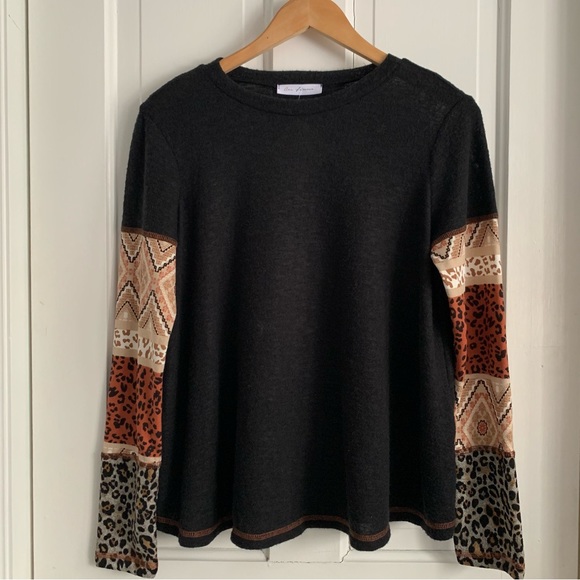 Ces femme colorblock animal print long sleeve top, lightweight fleece-y fabric - Picture 13 of 16